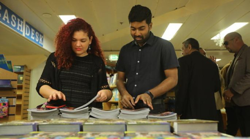 أكبر مكتبة عائمة بالعالم تتيح للمصريين فرصة أفضل للتعرف إلى التجربة